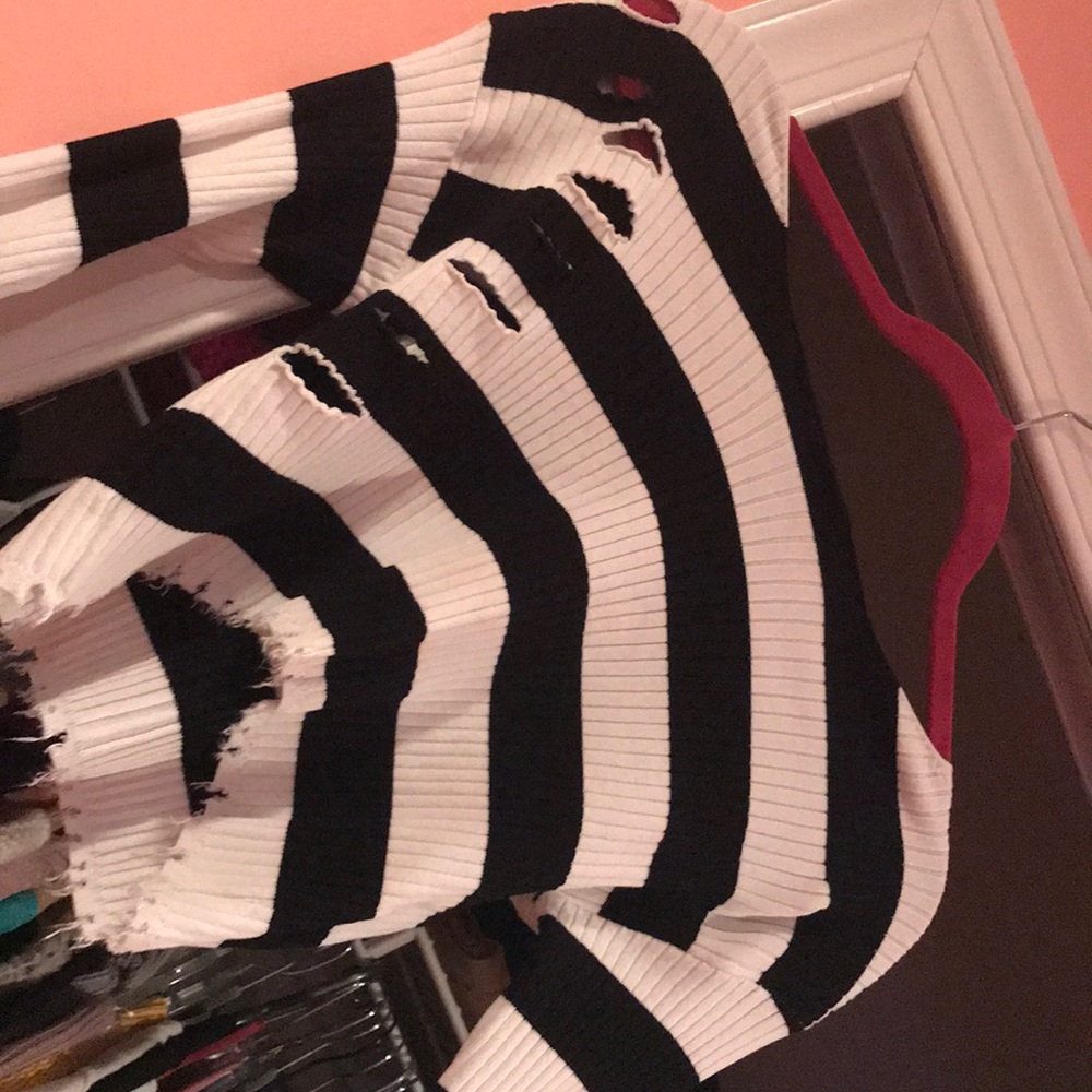 NEWWWW cropped sweater